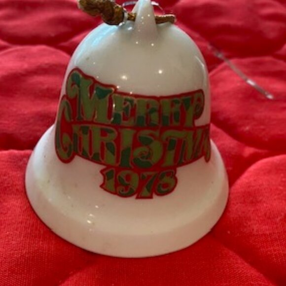 Lot of 9 VINTAGE CHRISTMAS BELLS * Porcelain & Ceramic & CLOISSOINE ~ - Picture 12 of 16